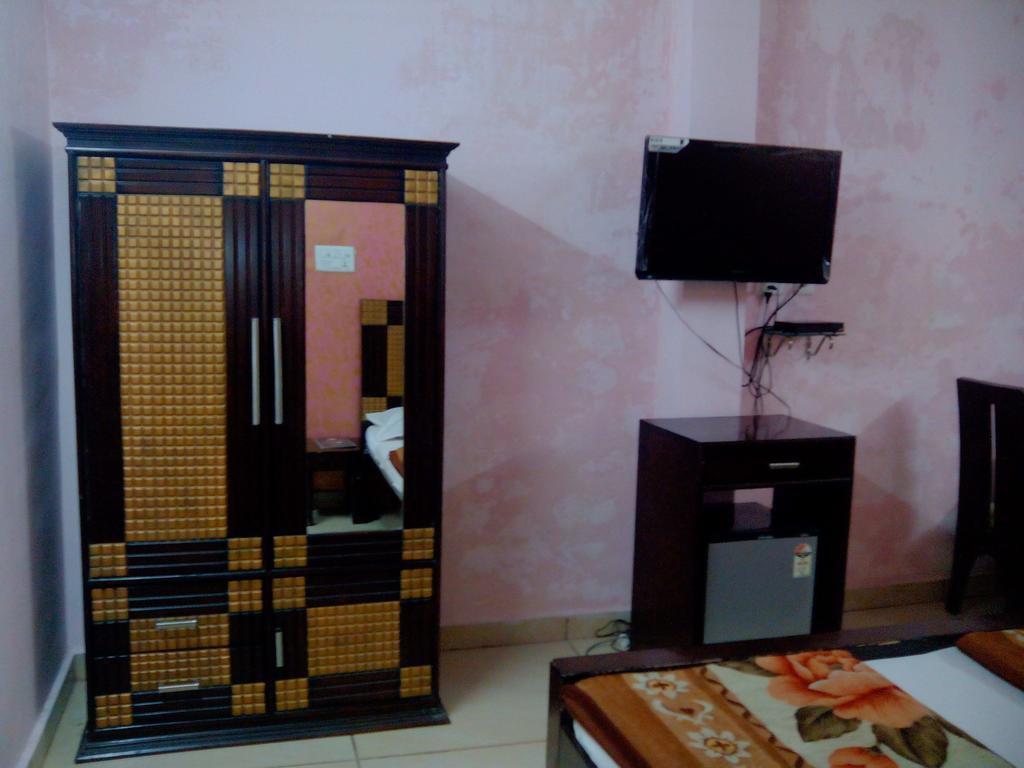Hotel Rest Inn Lucknow Quarto foto