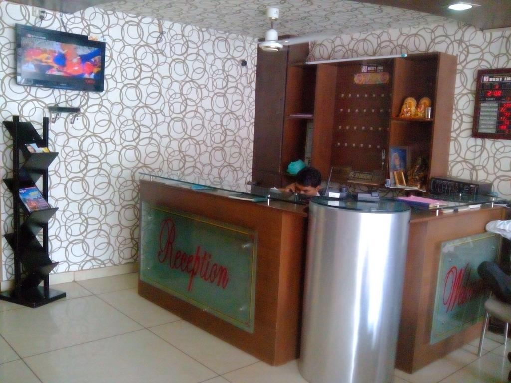 Hotel Rest Inn Lucknow Exterior foto