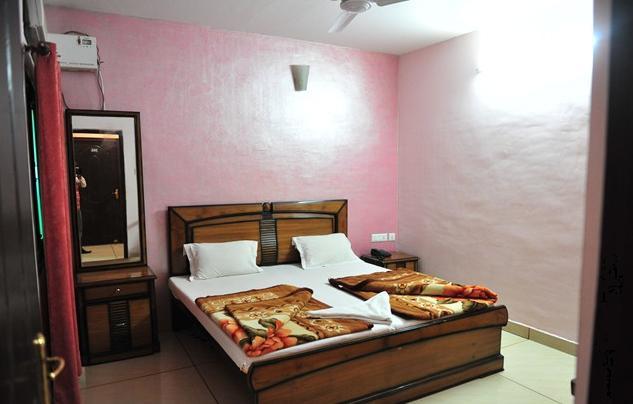 Hotel Rest Inn Lucknow Quarto foto